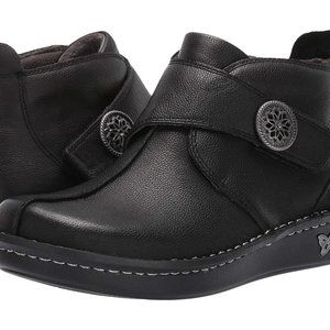 ALEGRIA | Black X-Wide Caiti Wicking Ankle Boots CAT-161XW